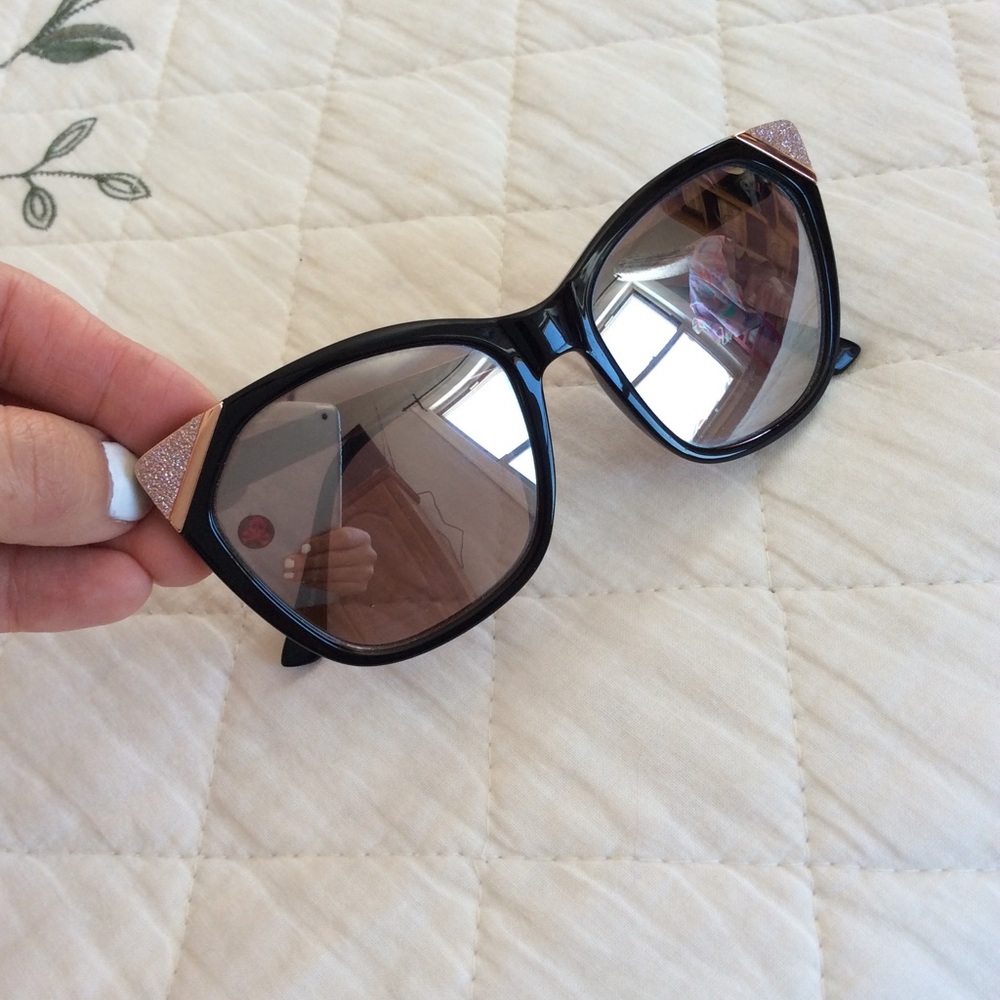 Guess sun glasses